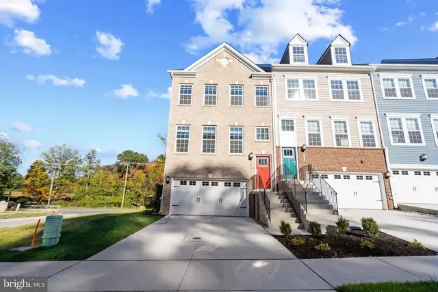 520 Downswing Rd, Pikesville