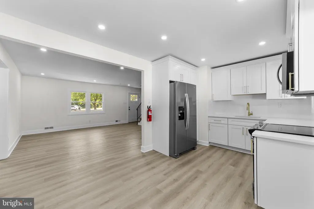 100 Colwick Dr, SOMERS POINT