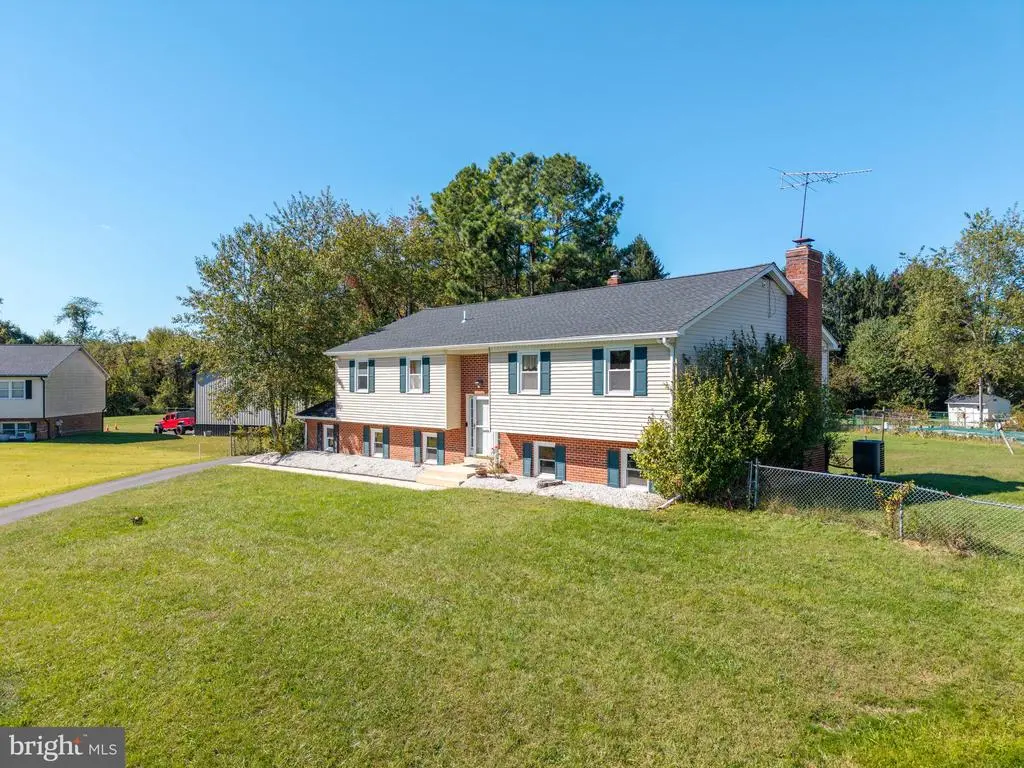 14 White Oak Dr, MIDDLETOWN