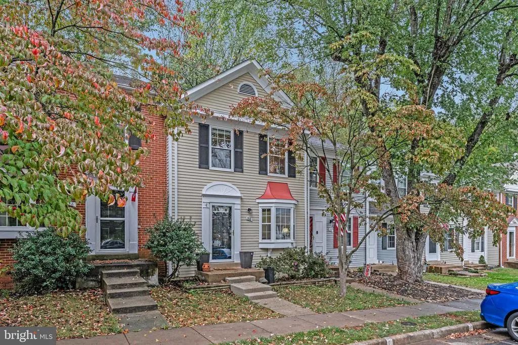 54 Huntley Ct, STERLING