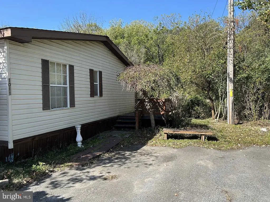 1011 Valley Ct, HAMBURG