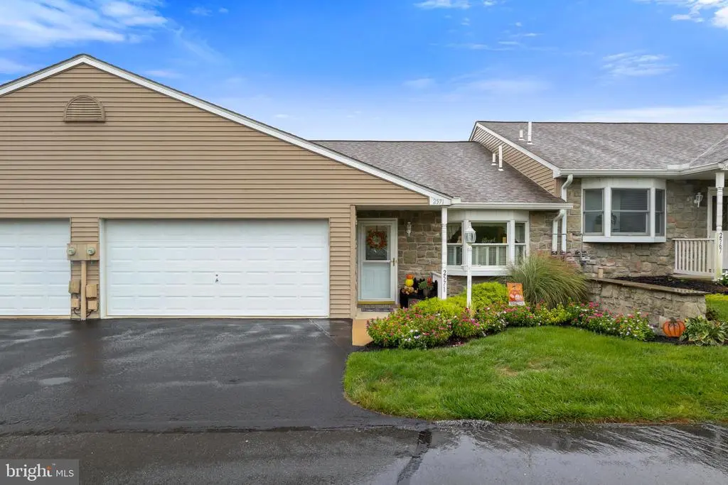 2571 Pin Oak Dr #119, YORK