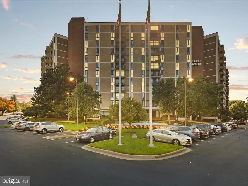 6800 Fleetwood Rd #420, MCLEAN