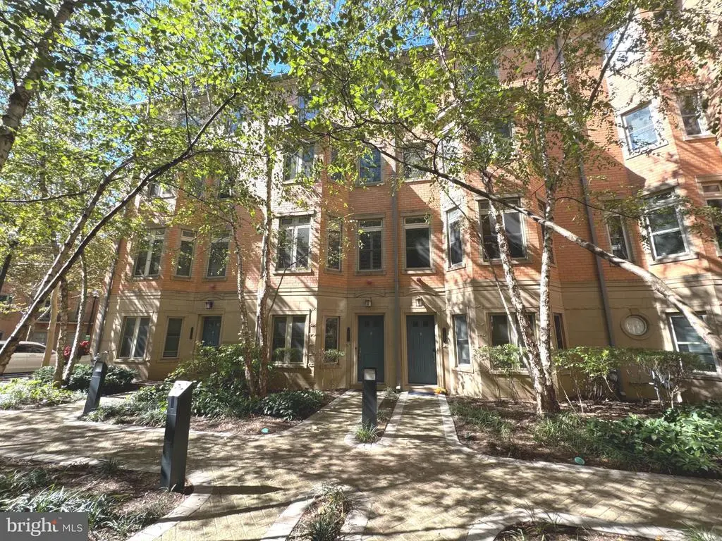 2227 12th Ct N, ARLINGTON