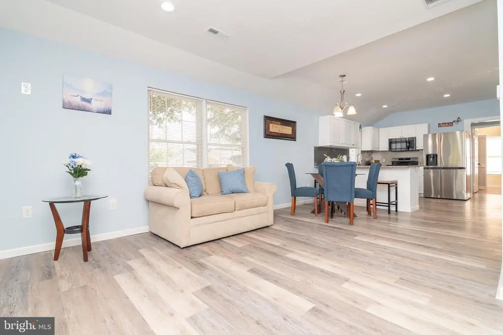 1154 W 6th St, LAUREL