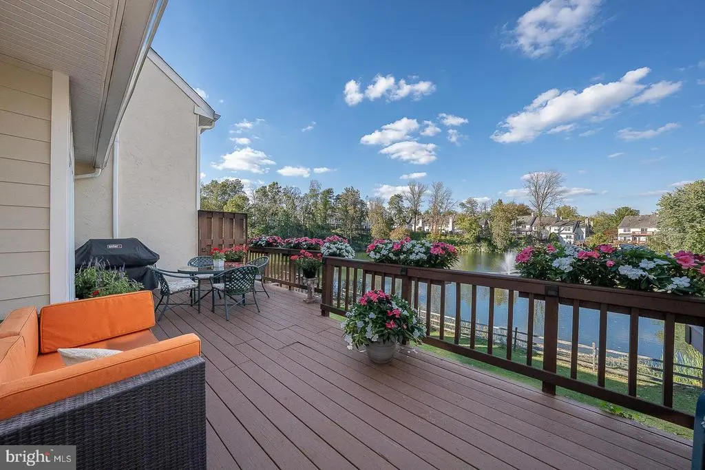 202 Shoreline Dr #202, BERWYN