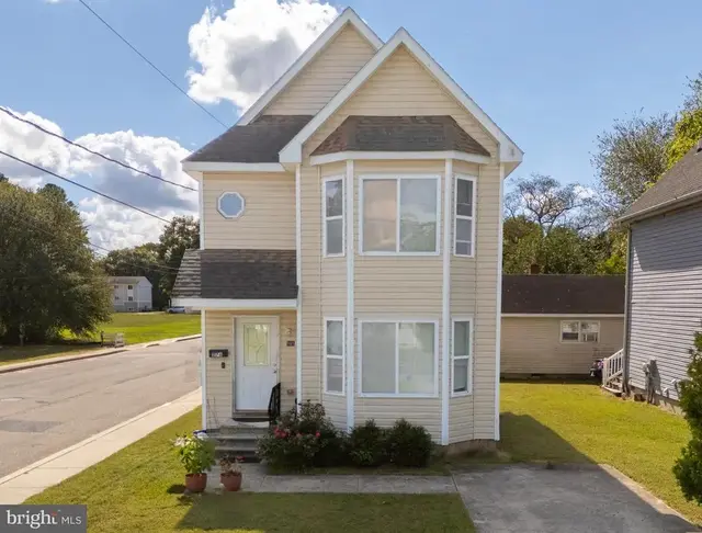 1176 W 6th St, Laurel