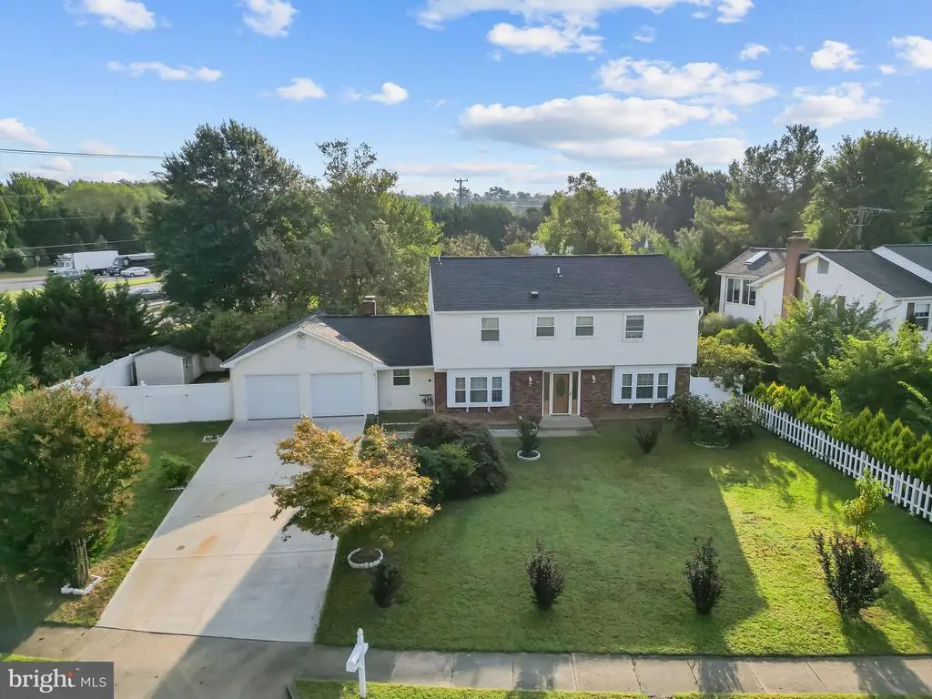 4001 Middle Ridge Dr, FAIRFAX