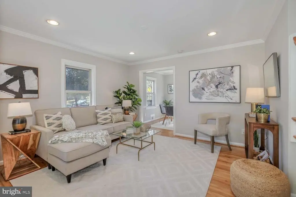 735 Emerson St Ne, WASHINGTON