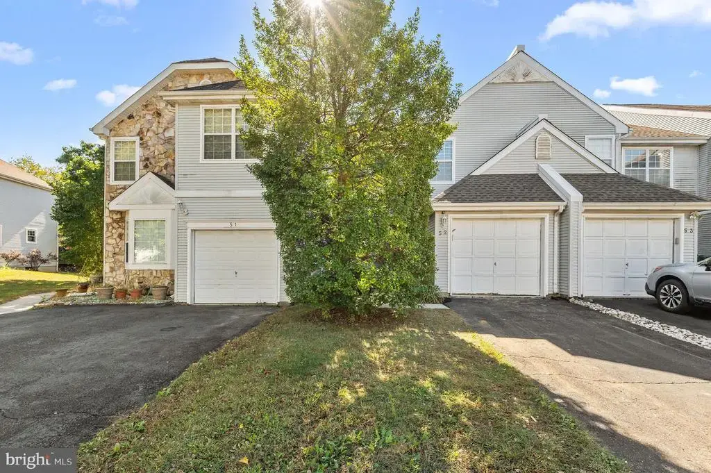 52 Yorkshire Dr, NEWTOWN