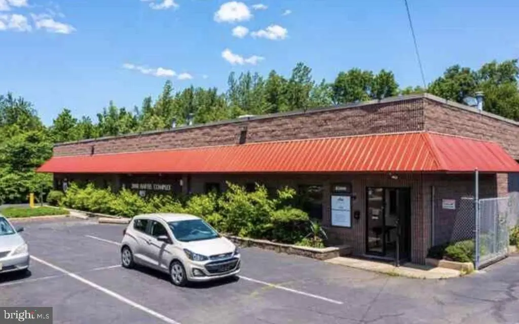 2000 Hartel Ave, LEVITTOWN