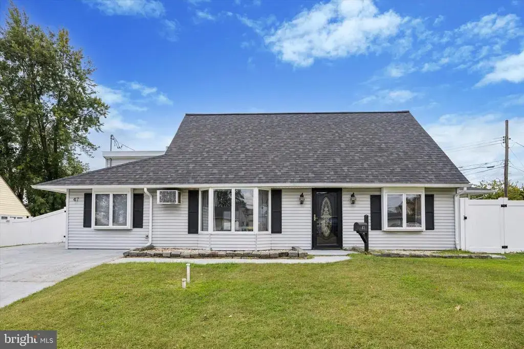 47 Cotton Rd, LEVITTOWN