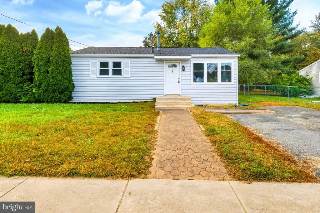 100 Jerrys Ave, CLAYTON