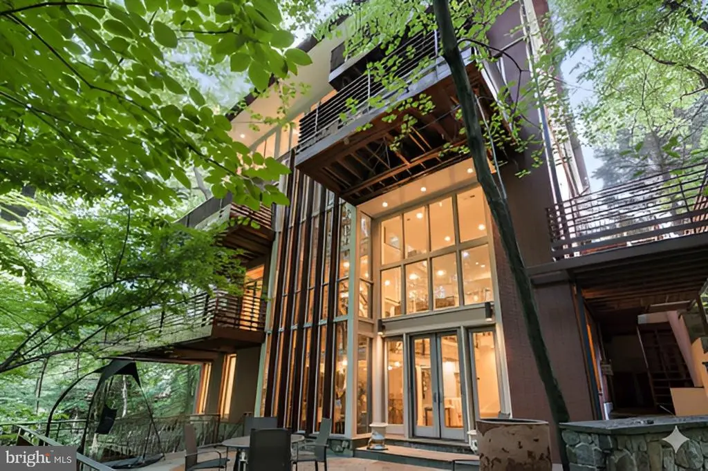 2807 Chesterfield Pl Nw, WASHINGTON