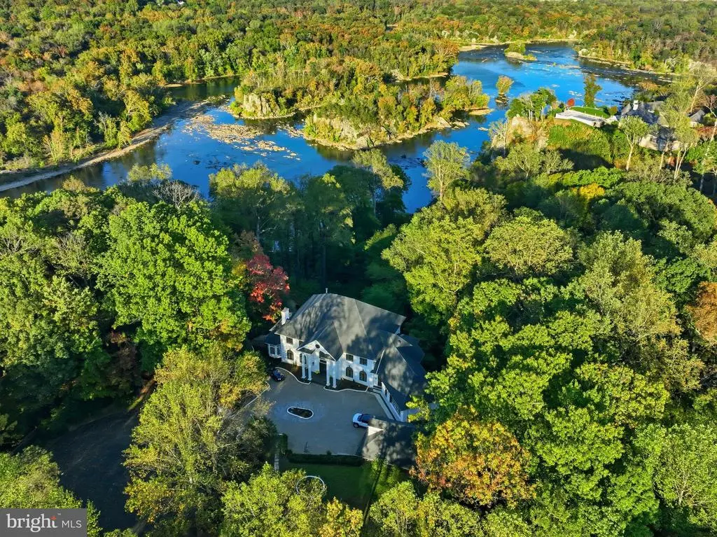 703 Potomac Knolls Dr, MCLEAN