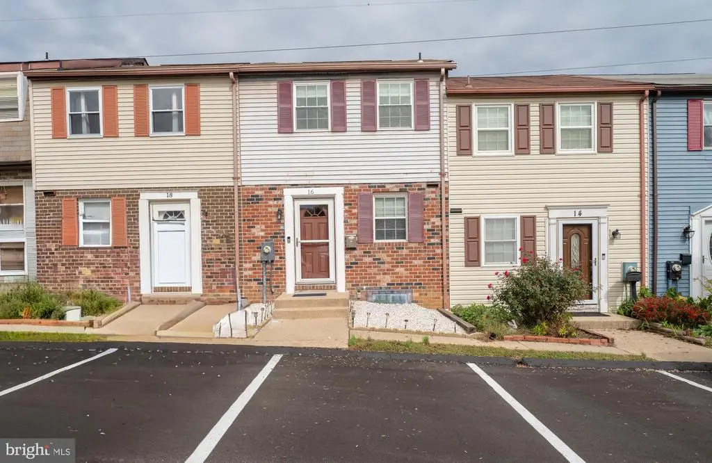 16 Garrison Ridge Ct #16, OWINGS MILLS