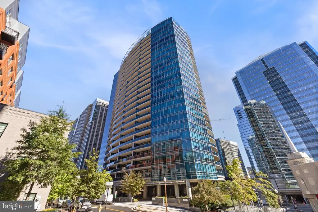 1881 N Nash St #408, ARLINGTON