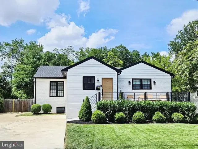 9721 Bellevue Dr, Bethesda