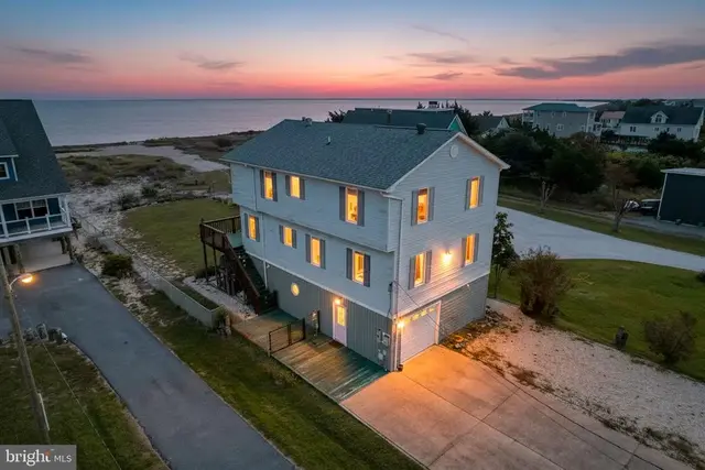 645 Bay Ave, Milford