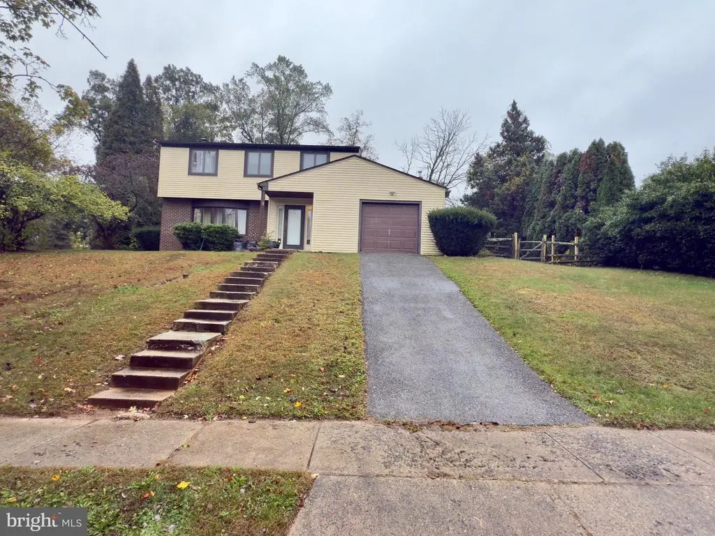 1114 Stoneybrook Ln, West Chester