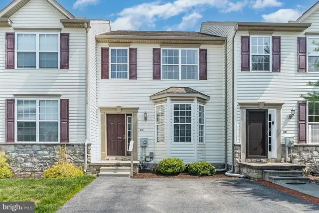 319 Mineral Dr, York