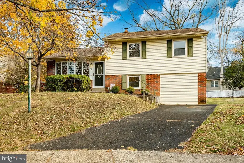 681 Pennhill Dr, LANGHORNE