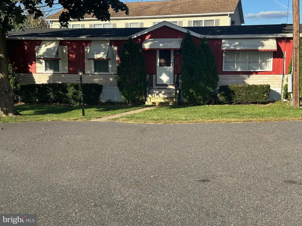 1 Clubhouse, QUAKERTOWN