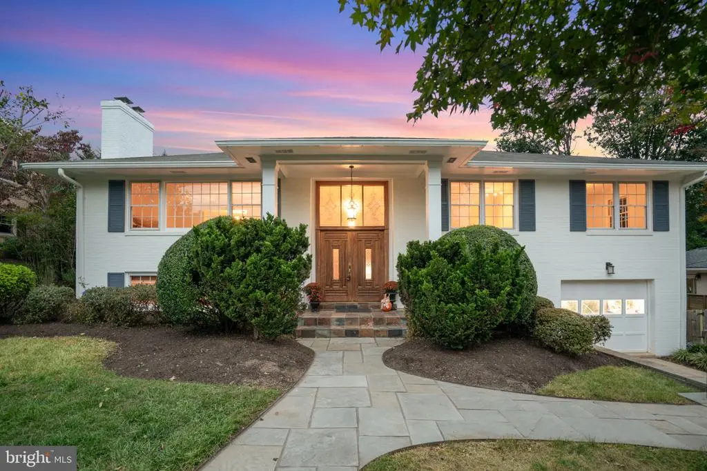 1438 Colleen Ln, MCLEAN