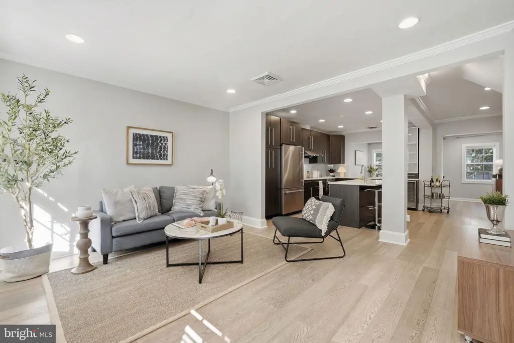 1725 34th St Nw, WASHINGTON