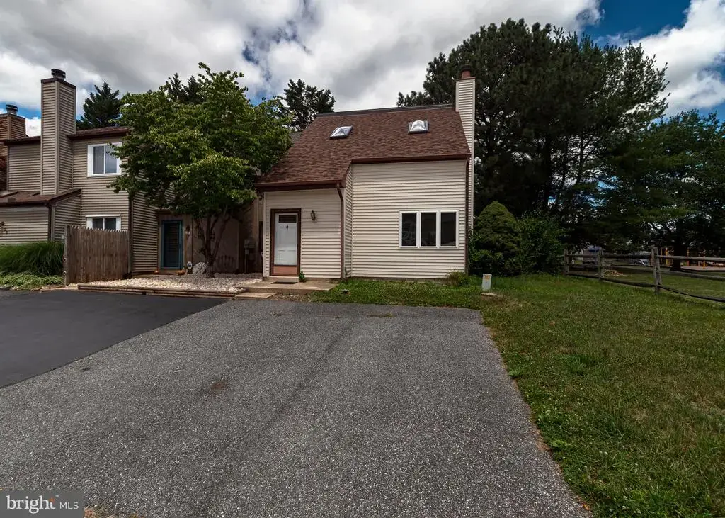59 Valley Cir, NEWARK