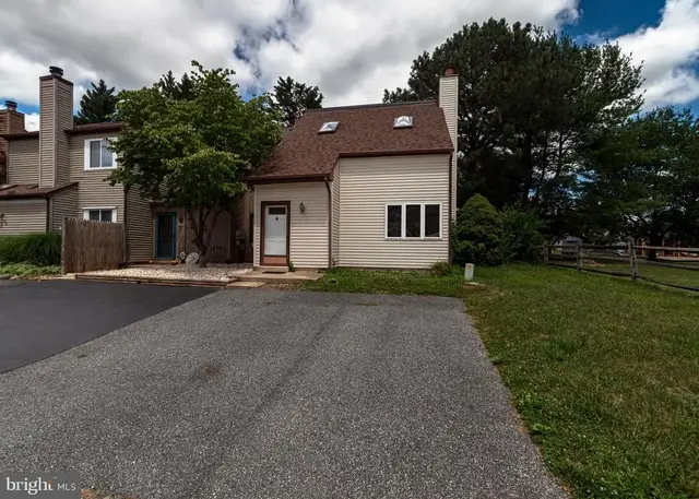 59 Valley Cir, Newark