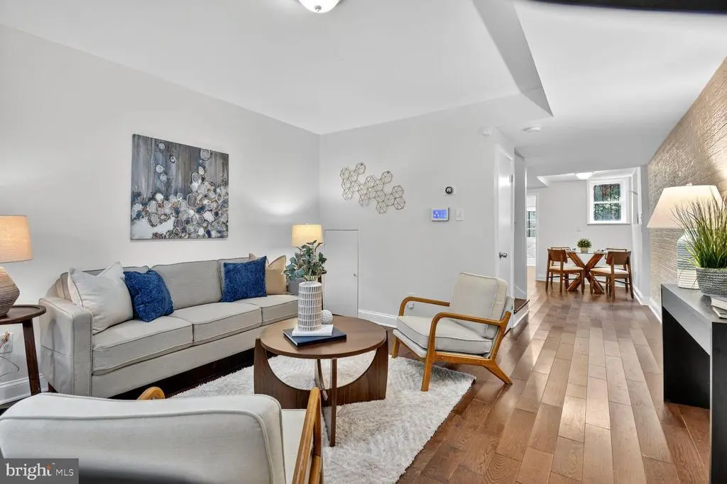 1027 6th St Ne, WASHINGTON