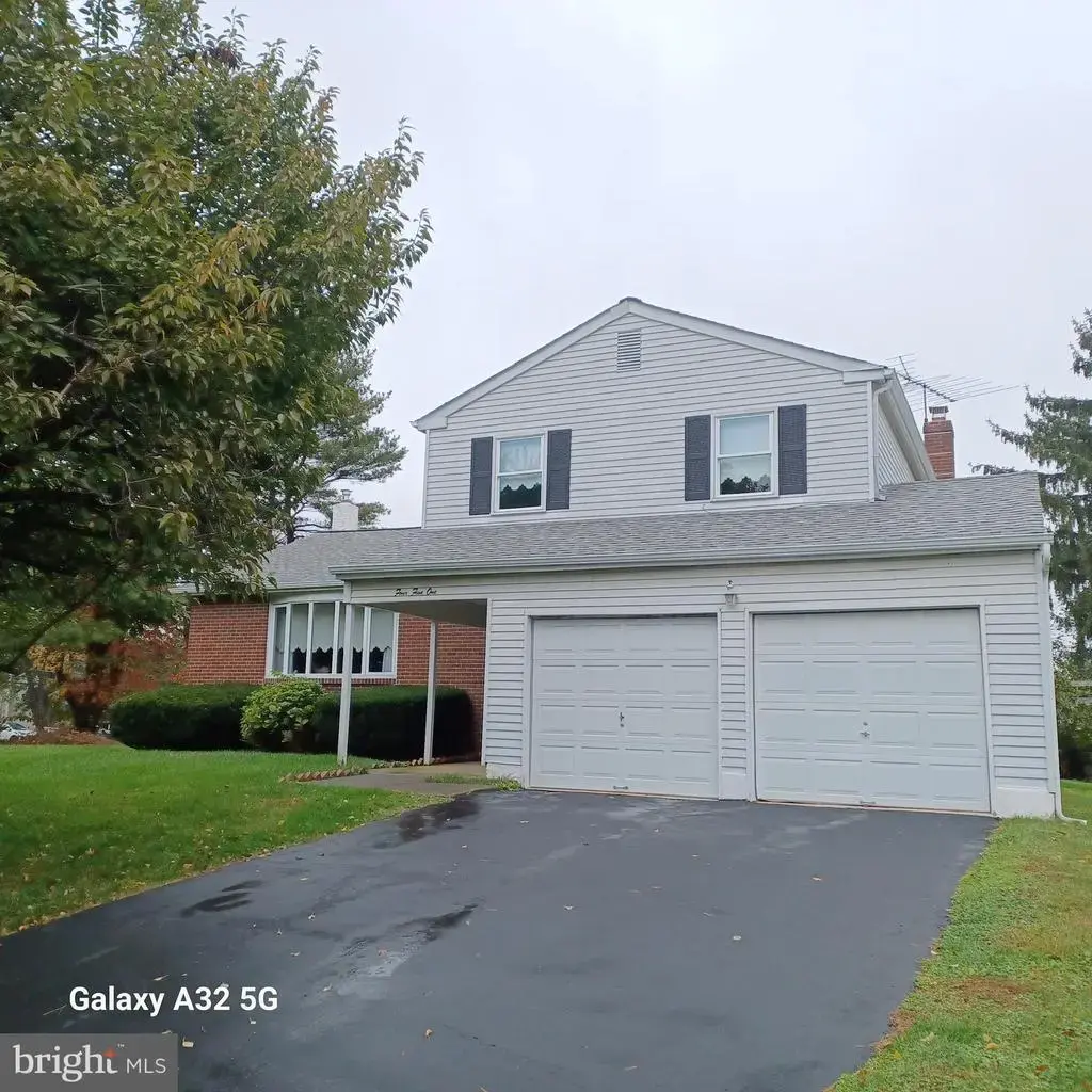 451 Twin Streams Dr, WARMINSTER