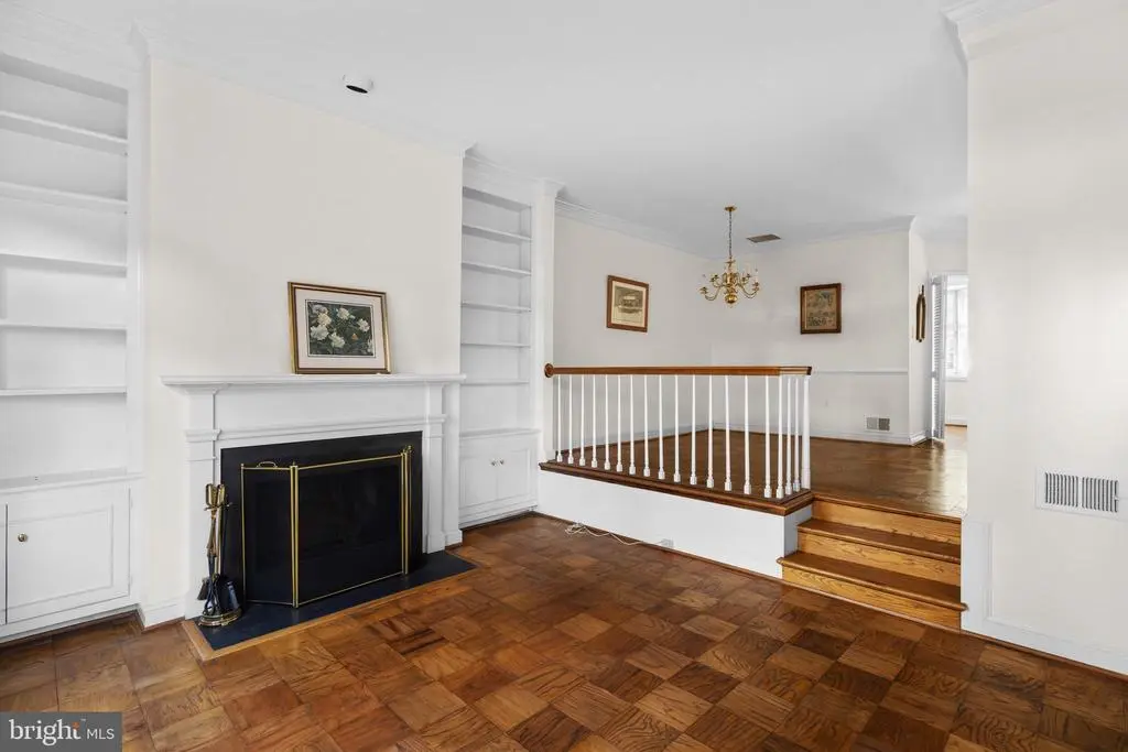 211 S West St S, ALEXANDRIA