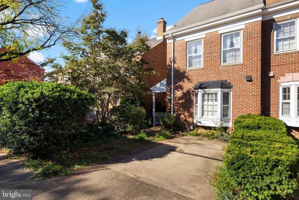 211 S West St S, ALEXANDRIA