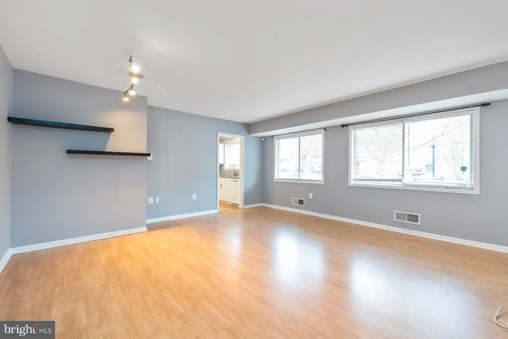 10620 Weymouth St #1, Bethesda