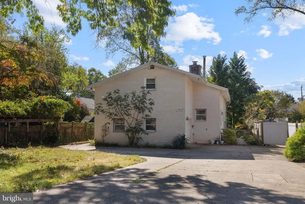 5812 Greenlawn Dr, BETHESDA