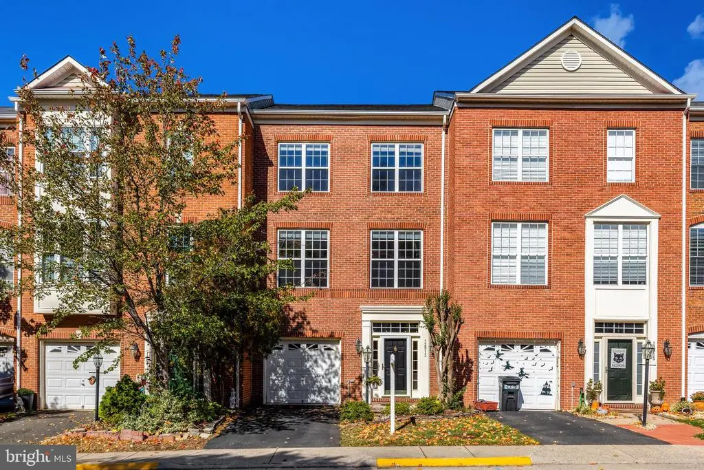 12913 Wood Crescent Cir, Herndon