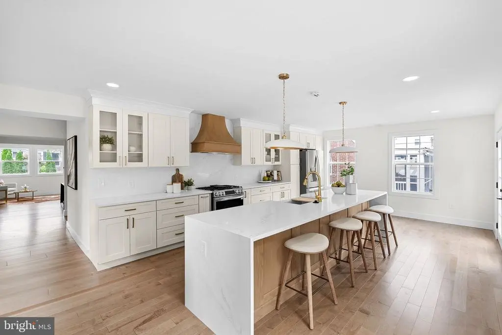 1805 S Pollard St, ARLINGTON