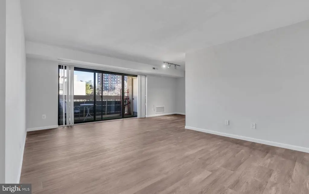 6141 Leesburg Pike #504, Falls Church