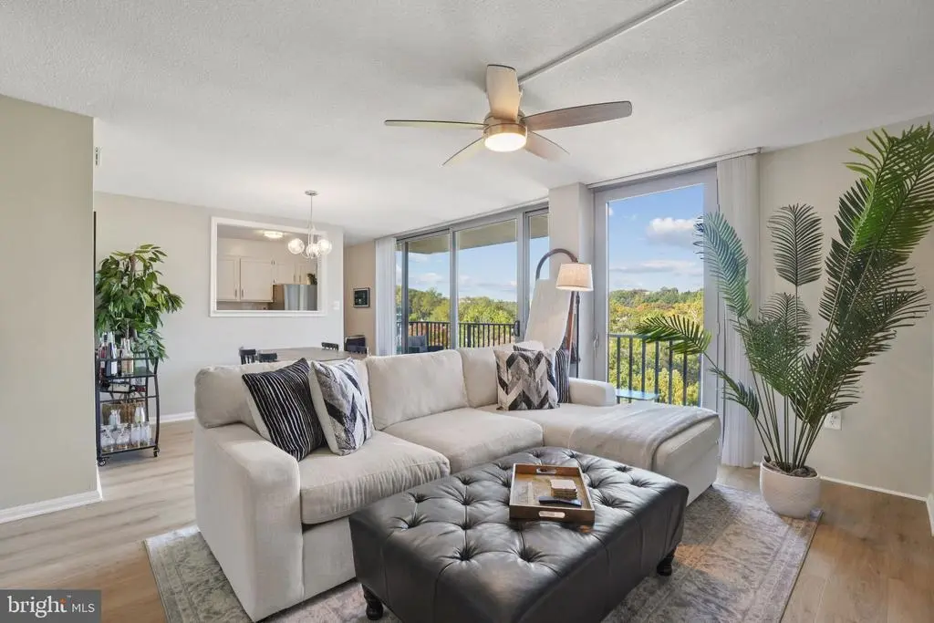 4600 S Four Mile Run Dr #842, ARLINGTON