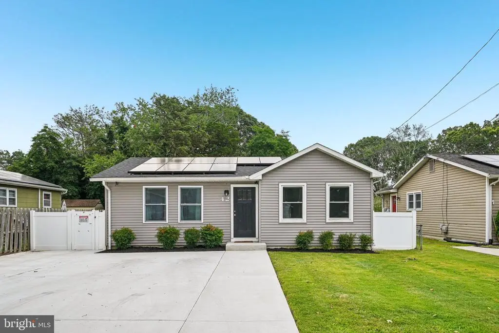 42 Franklin Ave, VILLAS