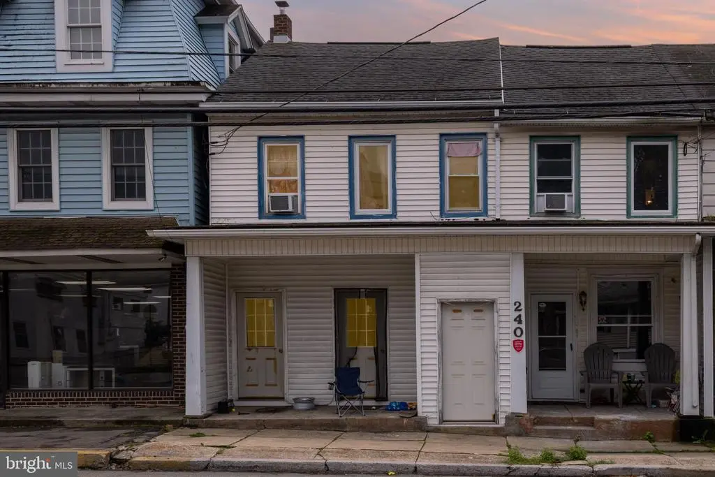 240 E Grand Ave, TOWER CITY