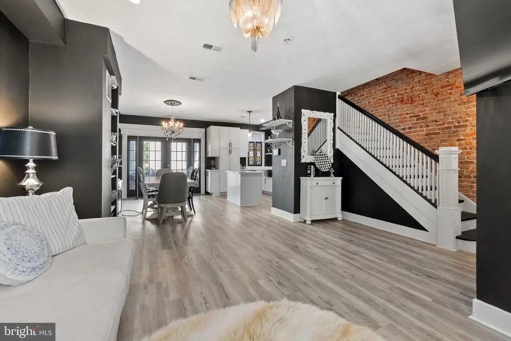 939 15th St Se, WASHINGTON