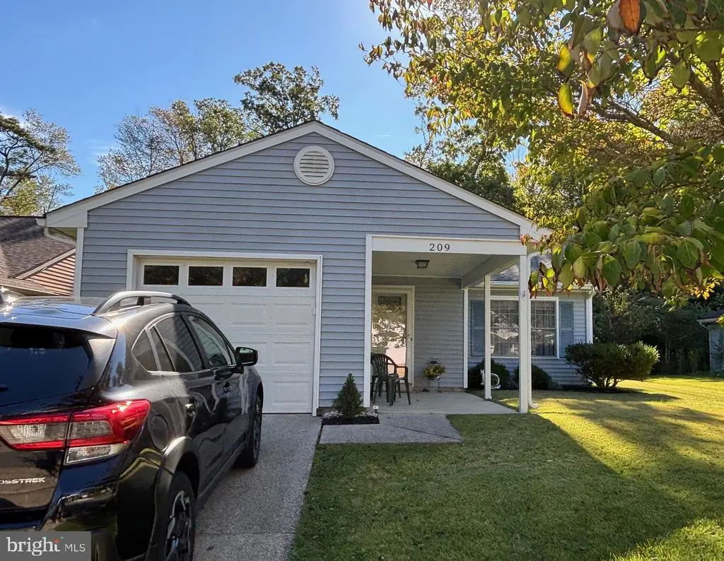 209 Lexington Dr, Tuckerton