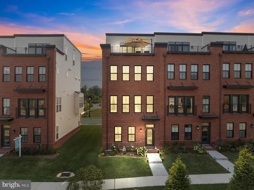 23158 Horseshoe Trail Square, Ashburn