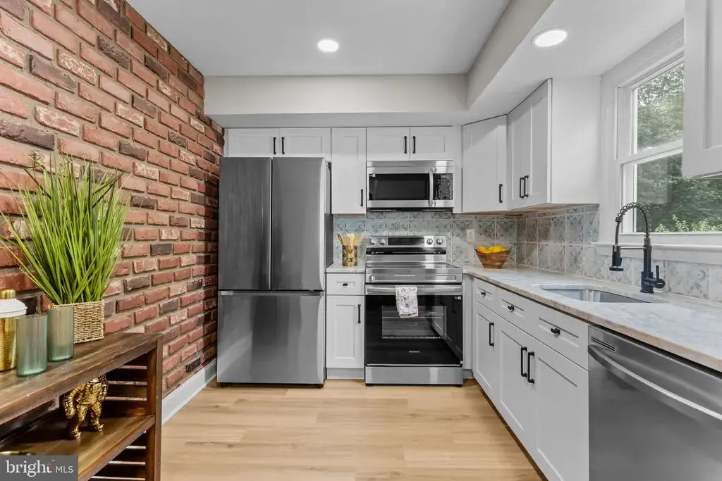 387 Larchwood Ave, FEASTERVILLE TREVOSE