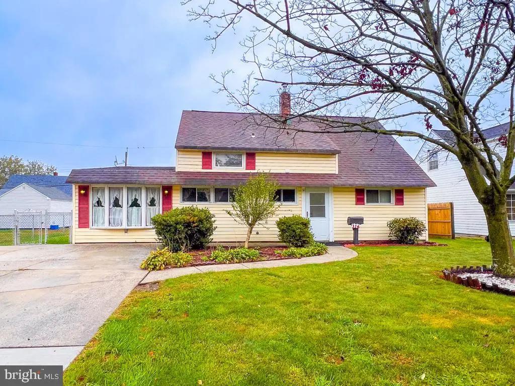 316 Crabtree Dr, Levittown