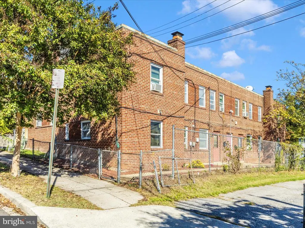 825 48th Pl Ne, WASHINGTON