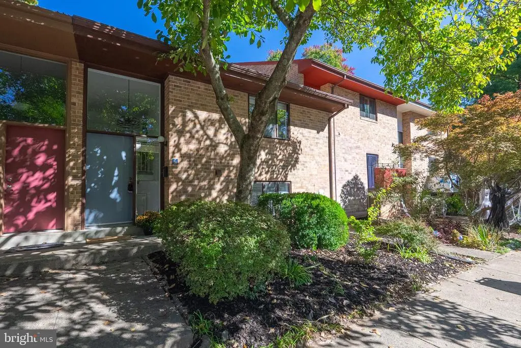 11026 Saffold Way, RESTON